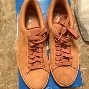 Suede Pink Pumas